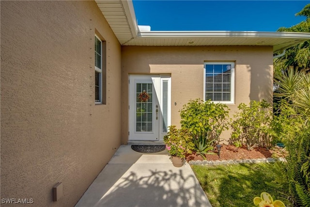 property entrance featuring stucco siding