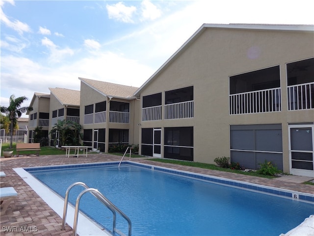 view of swimming pool