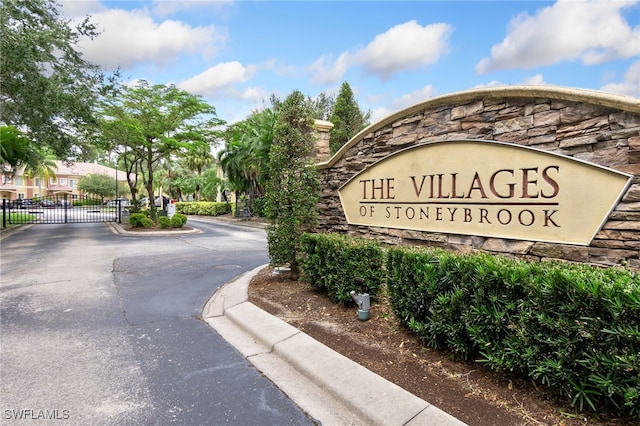 view of community / neighborhood sign