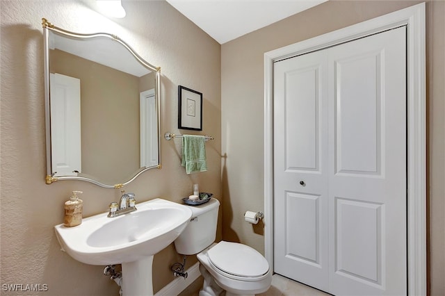 bathroom featuring toilet and sink