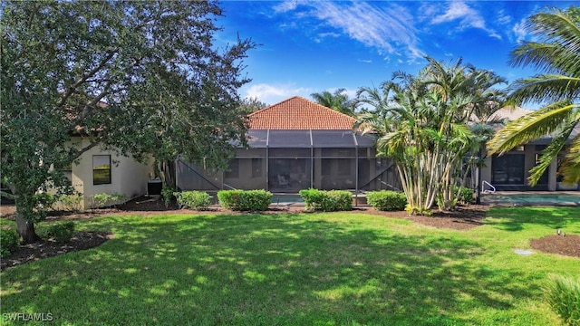 view of yard with a lanai