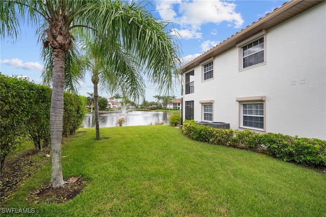 view of yard featuring a water view