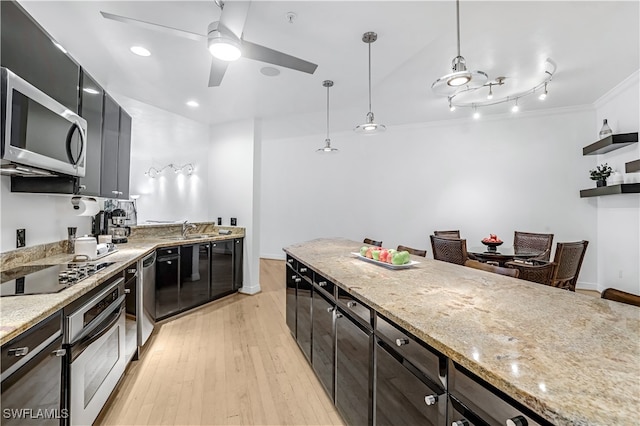 kitchen featuring crown molding, stainless steel appliances, light wood-type flooring, hanging light fixtures, and sink