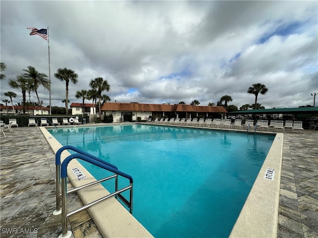 view of swimming pool