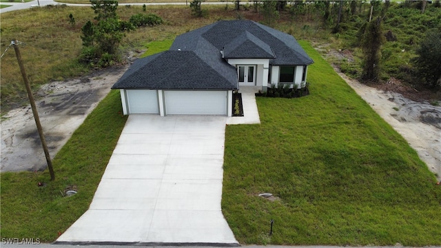 view of front of home featuring a front yard and a garage