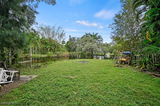 view of yard featuring a water view