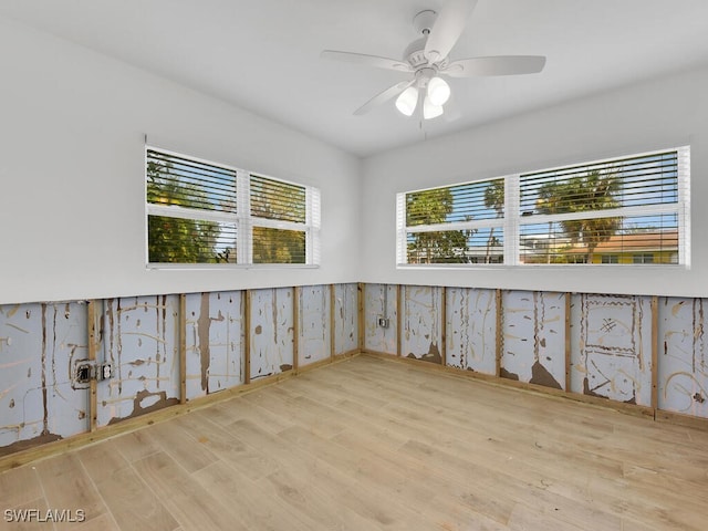 unfurnished room featuring light hardwood / wood-style floors and ceiling fan