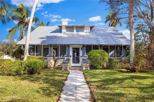 view of front of home with a front lawn