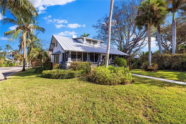 view of front of house featuring a front yard