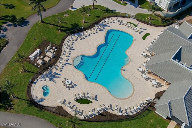 view of swimming pool