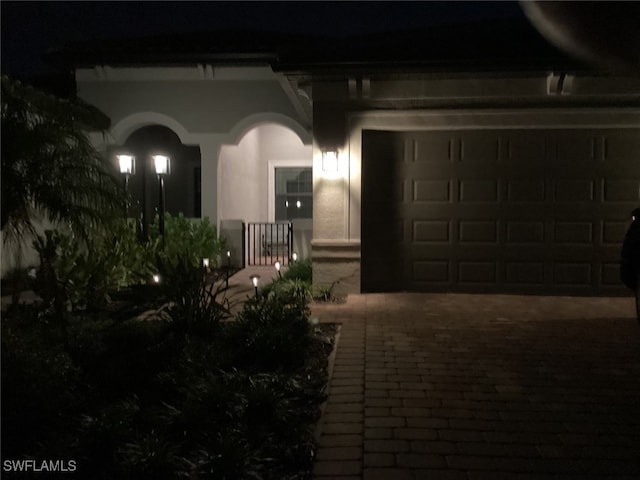 view of front facade with a garage