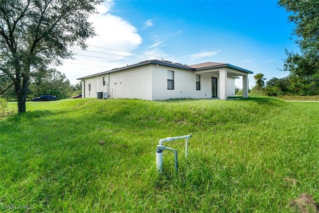 exterior space featuring a yard