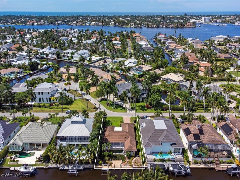 bird's eye view featuring a water view