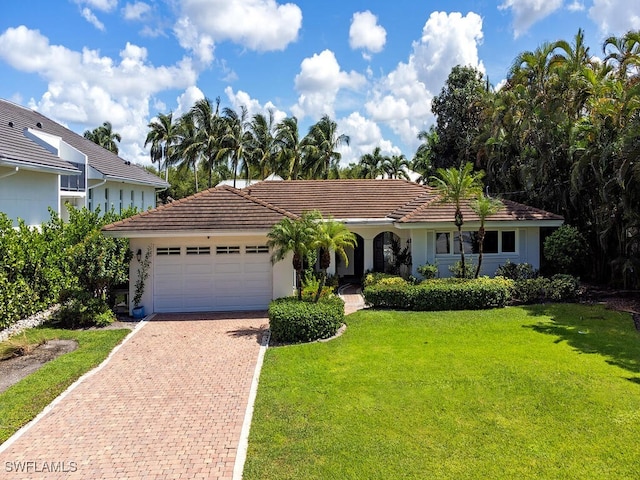 view of front of home featuring a front lawn and a garage