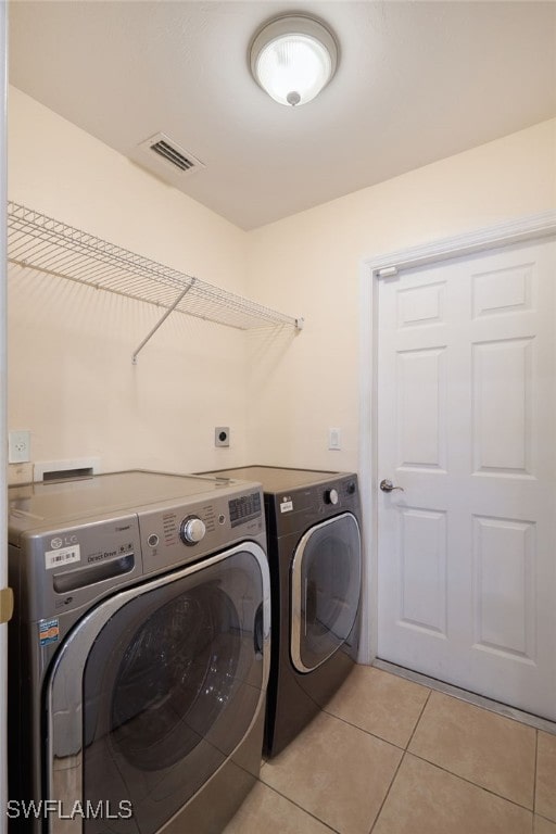 laundry room featuring light tile patterned flooring and independent washer and dryer