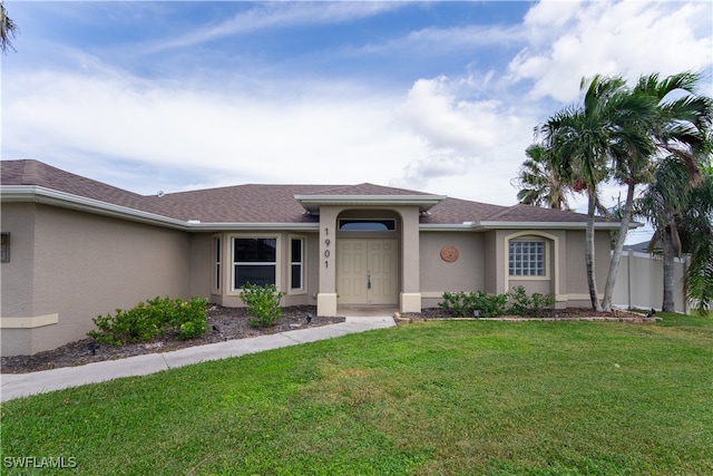 single story home featuring a front yard