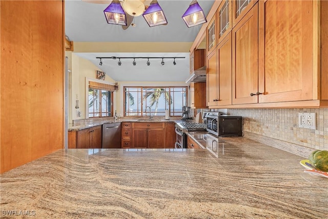 kitchen featuring sink, decorative backsplash, kitchen peninsula, stainless steel appliances, and light stone countertops