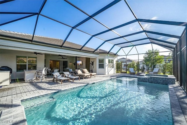 view of swimming pool with a lanai, a ceiling fan, a patio, and a pool with connected hot tub