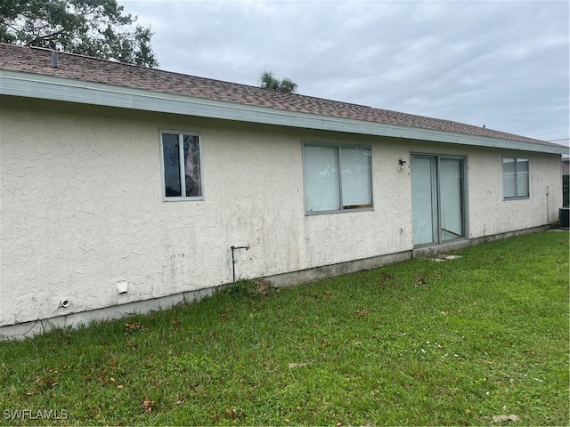 exterior space featuring a lawn