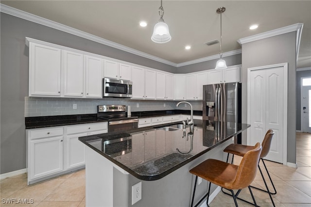 kitchen featuring white cabinets, a center island with sink, appliances with stainless steel finishes, crown molding, and sink