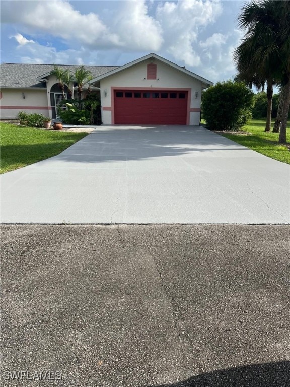 view of front of property featuring a front yard and a garage