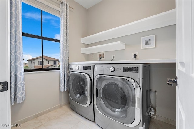 washroom featuring light tile patterned flooring and washing machine and clothes dryer