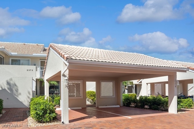 view of vehicle parking featuring a carport