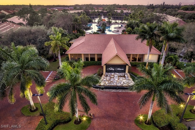 view of aerial view at dusk