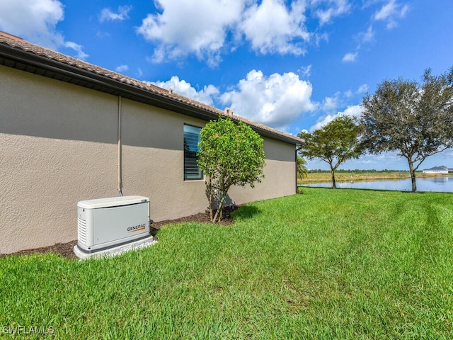 view of yard featuring a water view