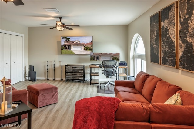 living room featuring light hardwood / wood-style floors and ceiling fan