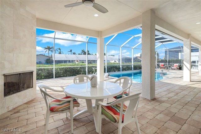 sunroom with a swimming pool and ceiling fan