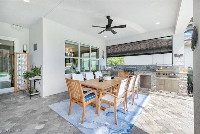 dining space with ceiling fan