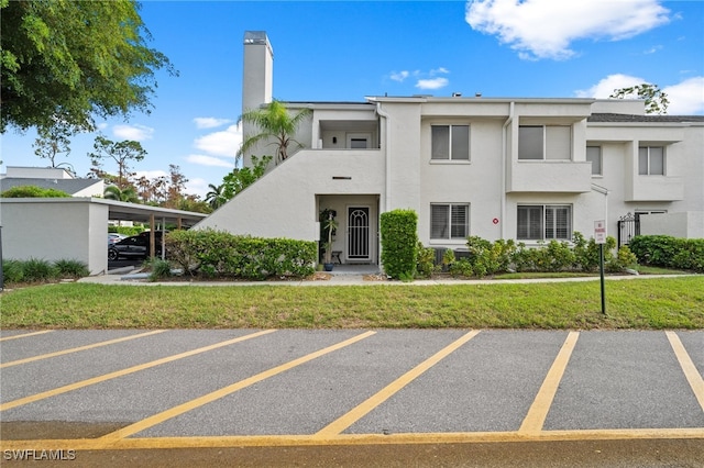 view of front of home featuring a front yard