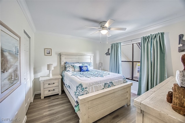 bedroom with dark wood-type flooring, ceiling fan, and ornamental molding