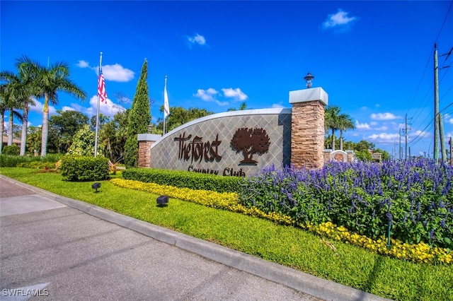 view of community / neighborhood sign