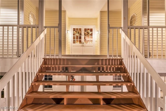685 11th St NW, Naples, FL 34120 - view of staircase