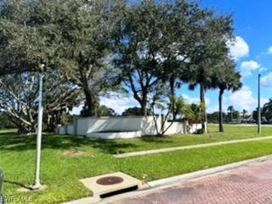 Listing photo 3 for Tamiami Trl E, Naples FL 34114