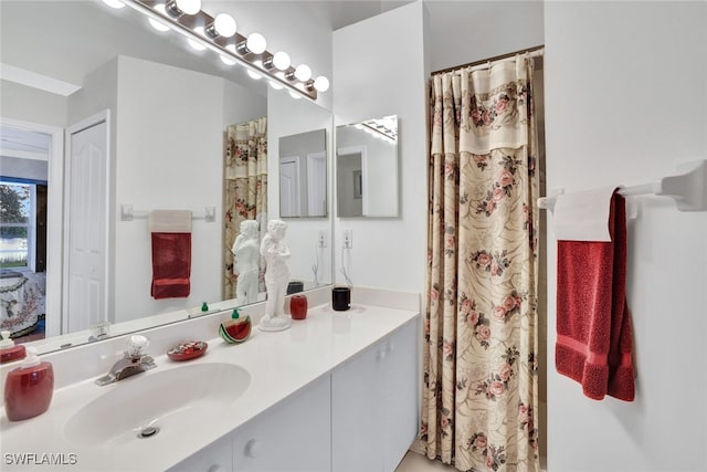 bathroom with a shower with curtain and vanity