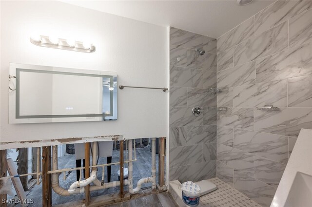 bathroom featuring tiled shower and hardwood / wood-style floors