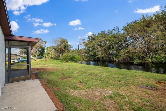 view of yard featuring a water view