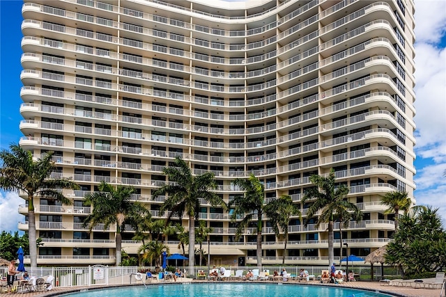 view of swimming pool