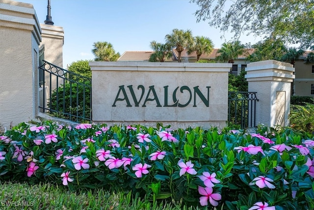 view of community / neighborhood sign