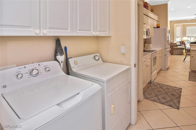 laundry area featuring independent washer and dryer, light tile patterned floors, and ceiling fan