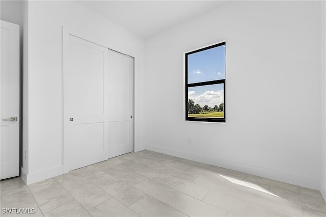 unfurnished bedroom featuring a closet