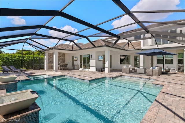 view of swimming pool featuring an in ground hot tub, an outdoor hangout area, a patio area, and glass enclosure