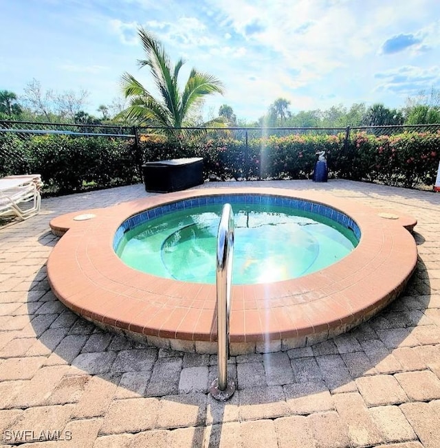 view of pool featuring an in ground hot tub