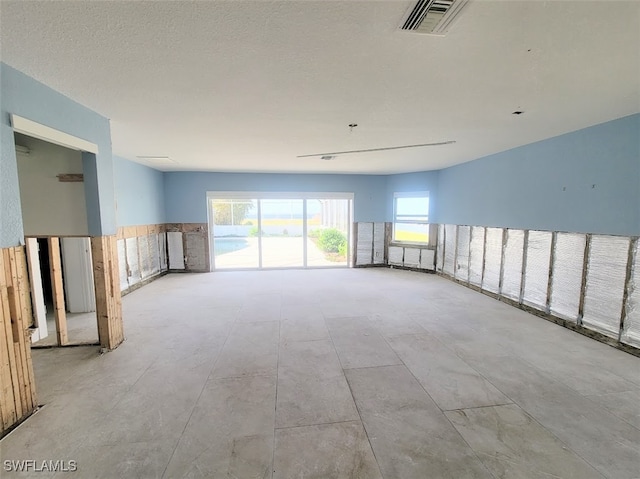 empty room featuring a textured ceiling