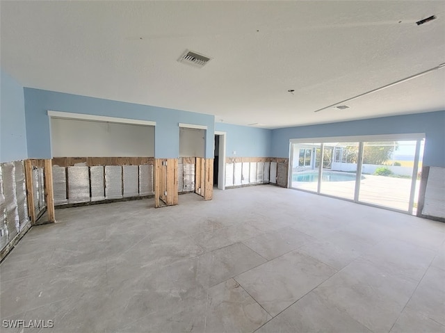 empty room featuring a textured ceiling