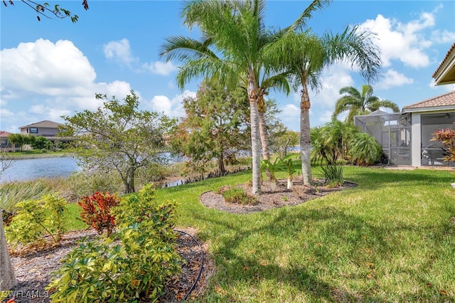 view of yard featuring a water view