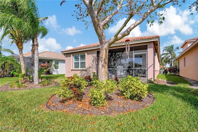 view of front facade featuring a front yard